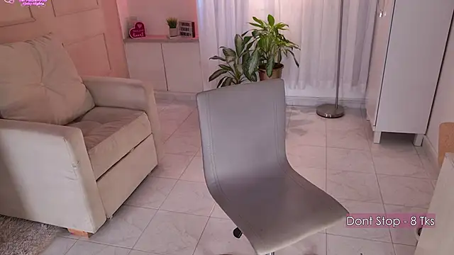 missvalen Live XXX chat