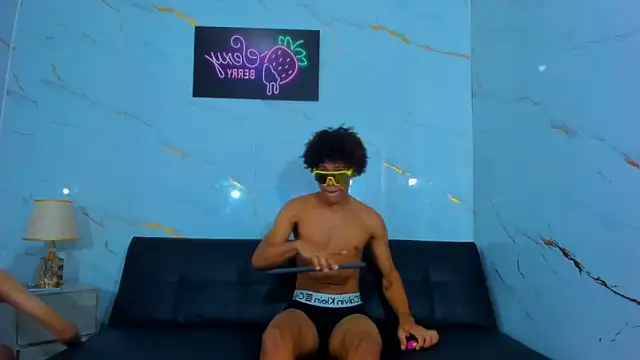 Spicy_guys 在線直播表演