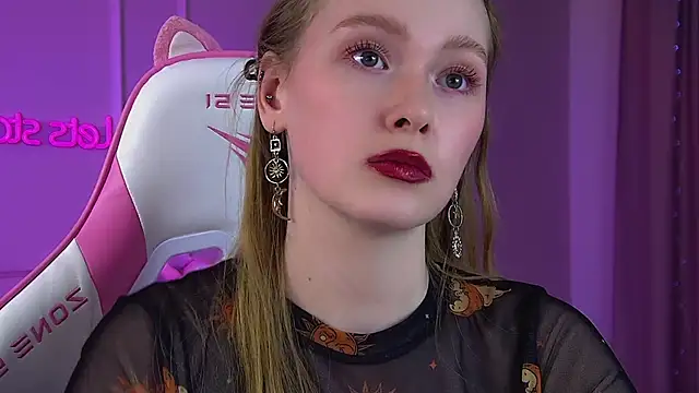 AgataFoxley Adlı Modelin Canlı XXX Sohbeti