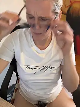 Tinny84 网络视讯表演