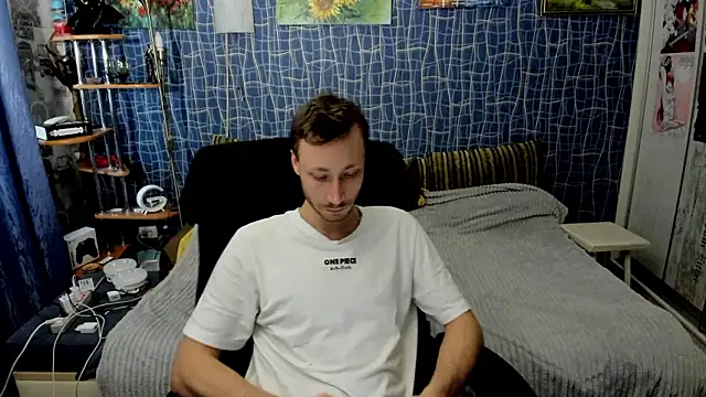 CuteBoy228: διαδικτυακό σόου στην κάμερα