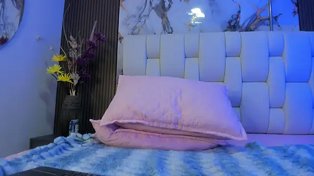 alisstarr: διαδικτυακό σόου στην κάμερα