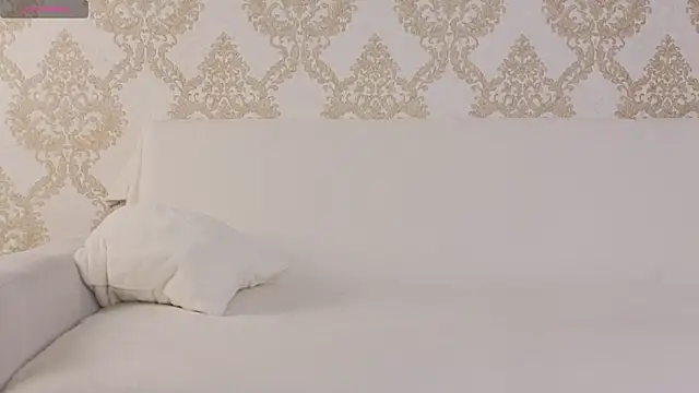 XXX chat uživo modela foxy_bloomm