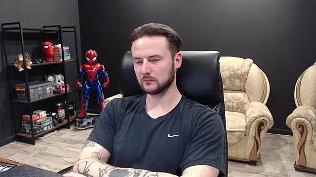 MihasikD: διαδικτυακό σόου στην κάμερα