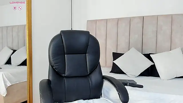 Megan-8 Live XXX-chat