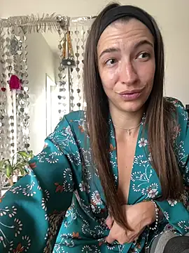 Chat +18 de Yara-Lolii ao vivo