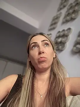 RaquelleDevon Adlı Modelin Canlı XXX Sohbeti