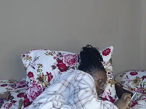 YummyMelanin117 – Live XXX-chat