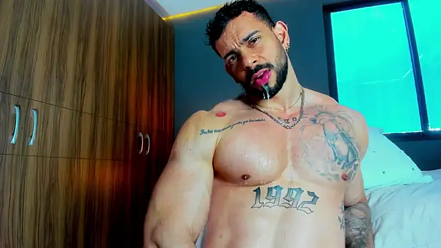 massimo_visconti: онлайн-секс-чат