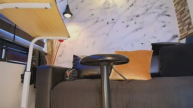 Sophie_LittleS Adlı Modelin Canlı XXX Sohbeti