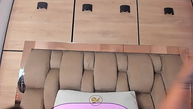 karol_lewiss live XXX chat