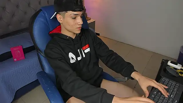 دردشة SamBlack_ الجنسية المباشرة