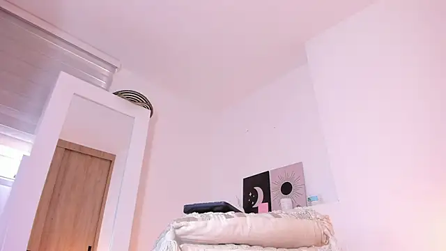 دردشة nicolette_bale الجنسية المباشرة