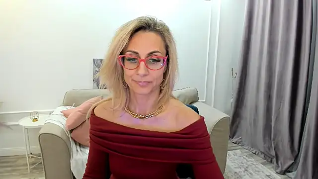 MuseOfStage Adlı Modelin Canlı XXX Sohbeti