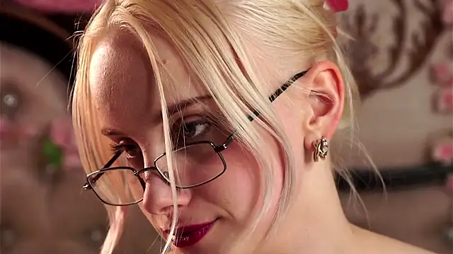 Živý XXX chat KirstinMcgeady