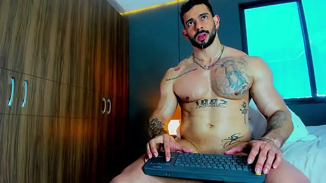 massimo_visconti live XXX chat