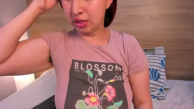 Онлайн чат XXX madelaine_blosson