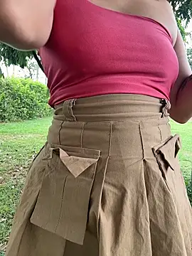 roxyrougee: διαδικτυακό σόου στην κάμερα