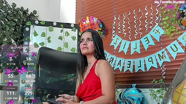 DestinyHills: онлайн-секс-чат