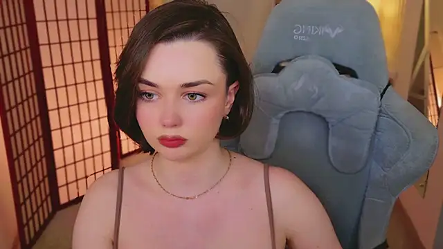 AvaFlower Adlı Modelin Canlı XXX Sohbeti