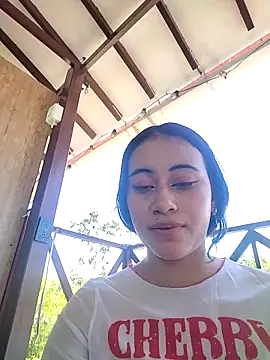 l0lita_emi Show Webcam