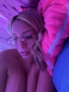 ValeriaHot69's Webcam Show