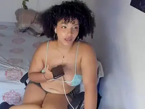 chloe_kisses Chat XXX live