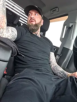 XXX chat uživo modela Beardedtattood