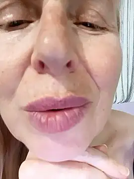 TrinaAdairのライブXXXチャット