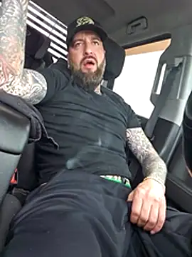 Онлайн чат XXX Beardedtattood