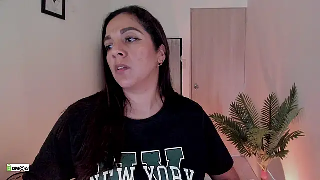 urcute_kitten Adlı Modelin Canlı XXX Sohbeti