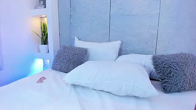 AlassiaHocthnerのライブXXXチャット