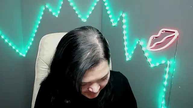 LauraFinn Live XXX-chat