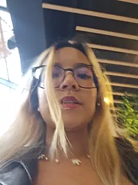 Pretty_roxxyy's Webcam Show