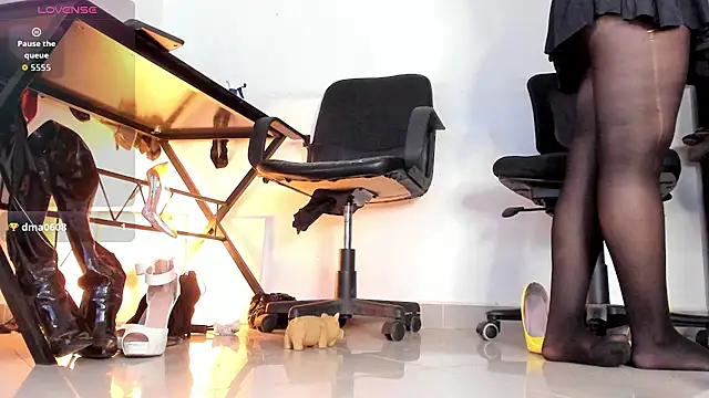 Orianaflores1 – Naživo XXX chat