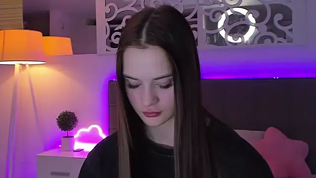 LuisaClover Adlı Modelin Canlı XXX Sohbeti