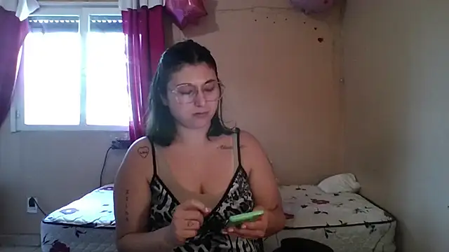 imsohornydacom élő XXX-chatje