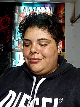 Hailey_Curvy webkamerás műsora