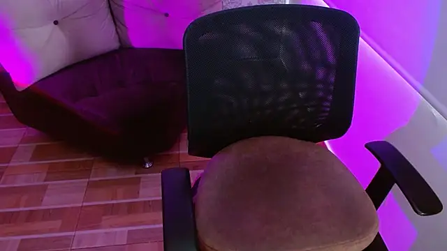 milfrousse élő XXX-chatje