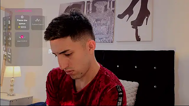 Pertunjukan Kamera Web Un_Sluttyy