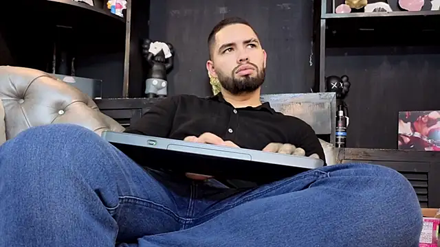 matteosantos: онлайн-секс-чат