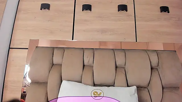 Chatroom XXX en direct de karol_lewiss