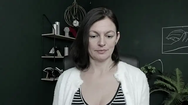 XXX chat uživo modela VivianWILD