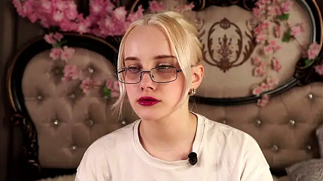 KirstinMcgeady's Live XXX Chat