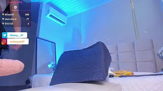 Melany__08 Adlı Modelin Canlı XXX Sohbeti