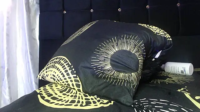 Chat +18 de charlotte_brawn ao vivo