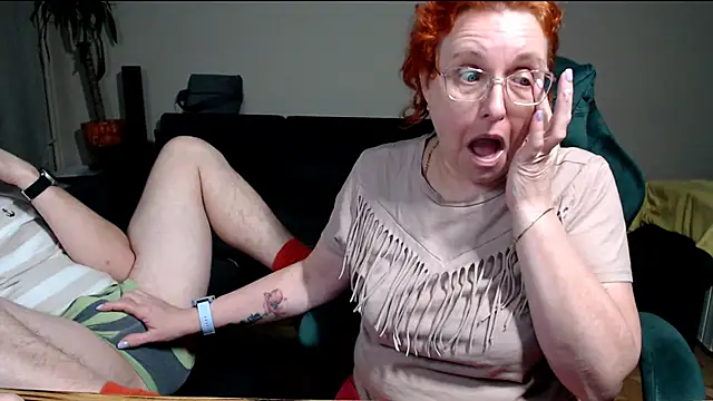 JoannaAndNeighbour Chat XXX in diretta