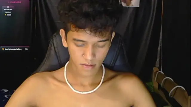 Živý XXX chat hugekenbigcock