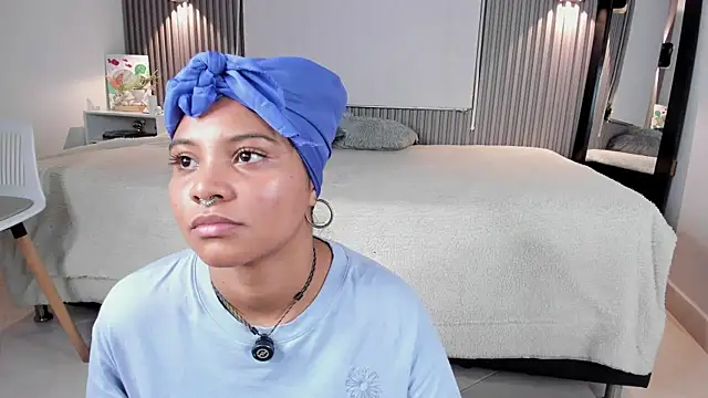 Zafiiraa Chat XXX in diretta