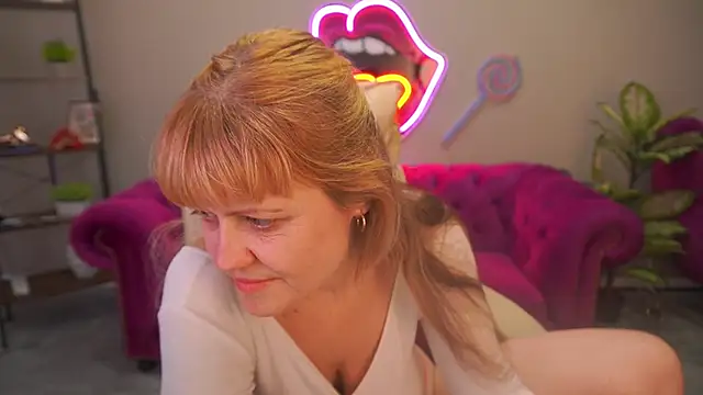 Chat +18 de BellaLaPetit ao vivo